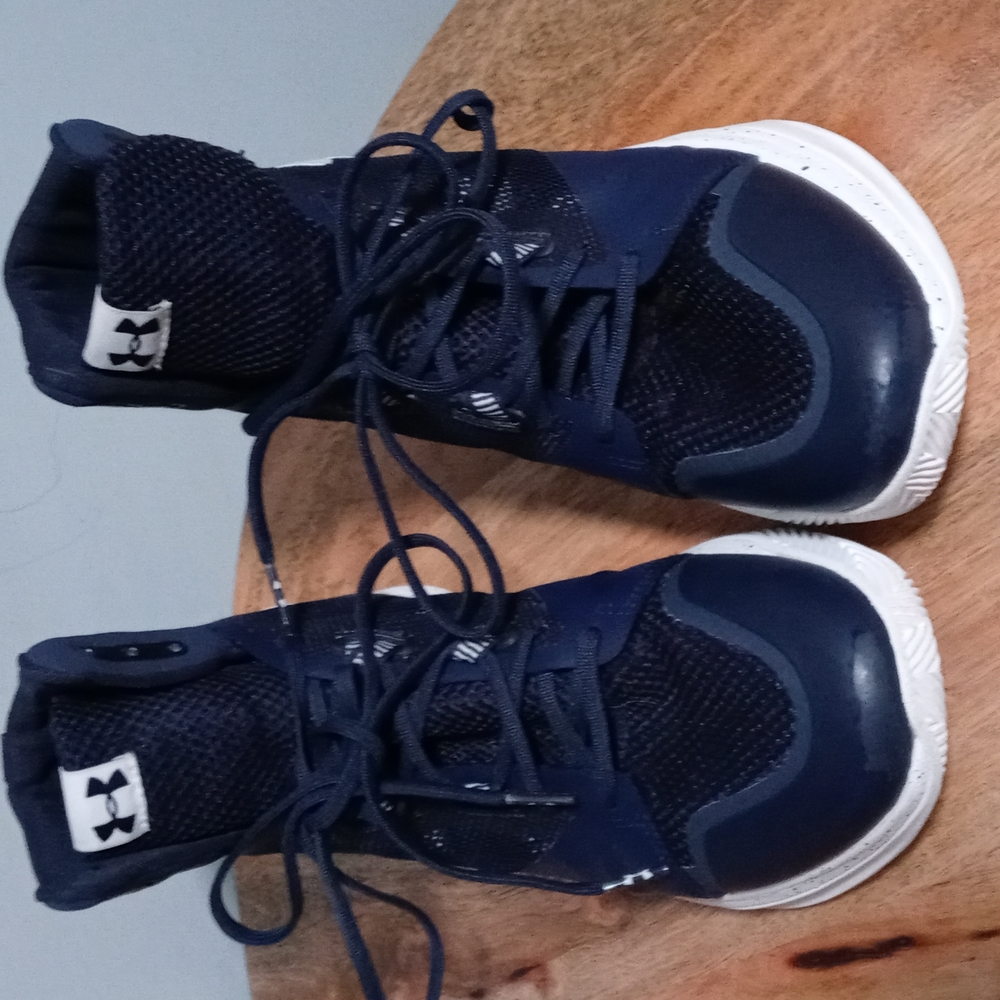 UNDER ARMOUR HIGHLIGHT WOMEN SHOES